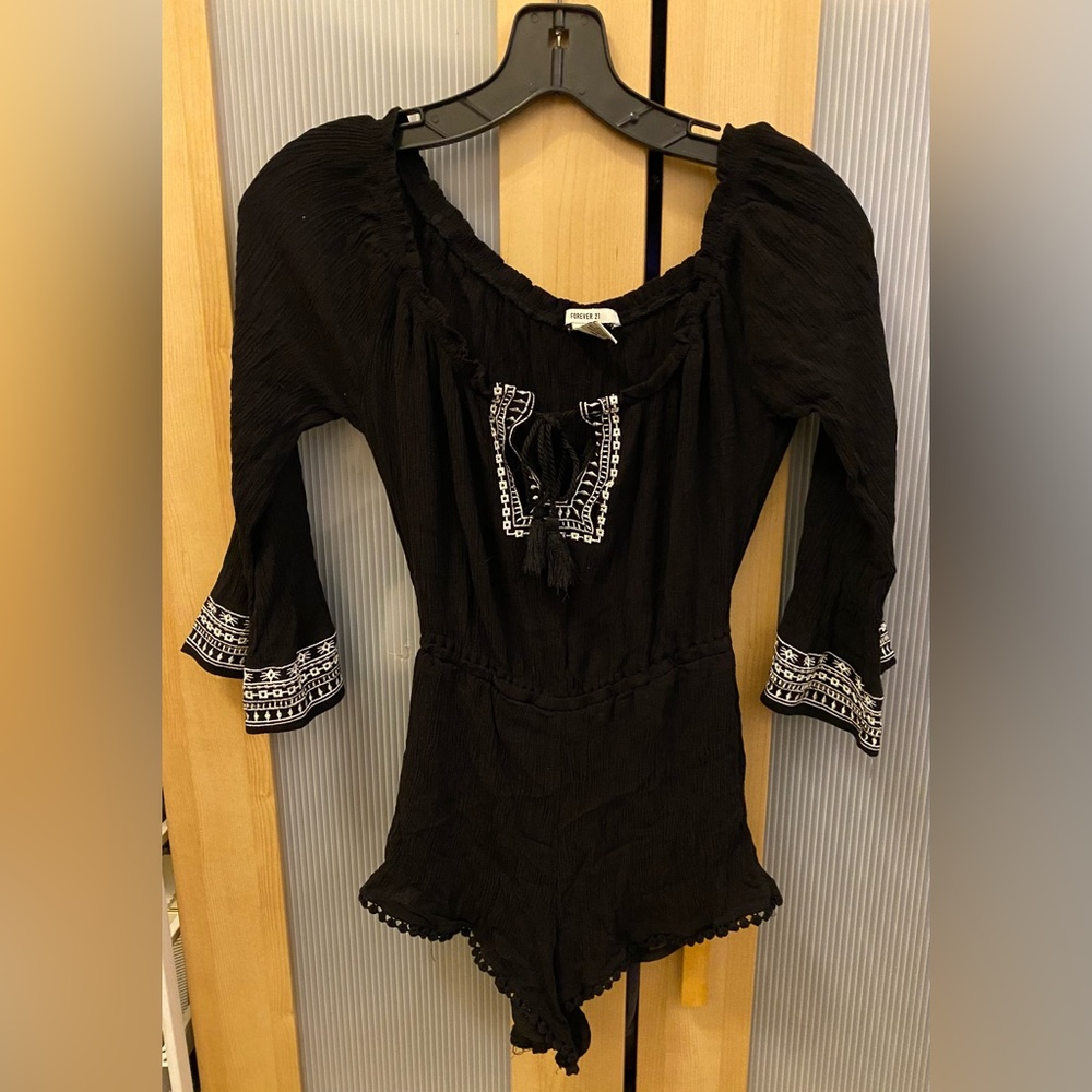 Forever 21 long sleeve romper Size Small